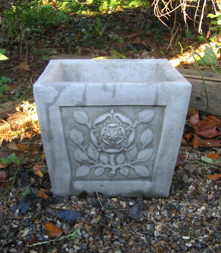 KP26 Tudor Rose Tub KP26 Tudor Rose Tub
